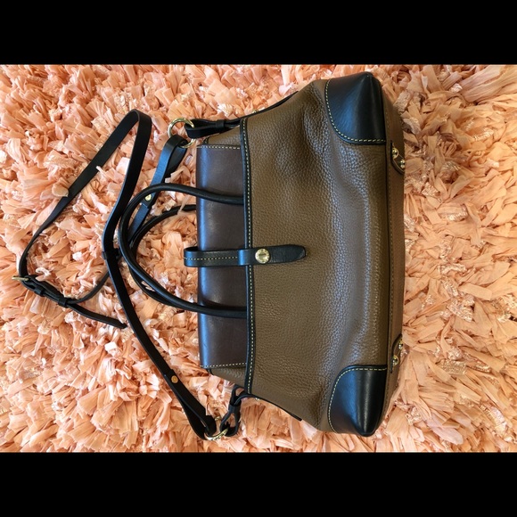 Beautiful Dooney & Bourke bag. - Picture 3 of 6